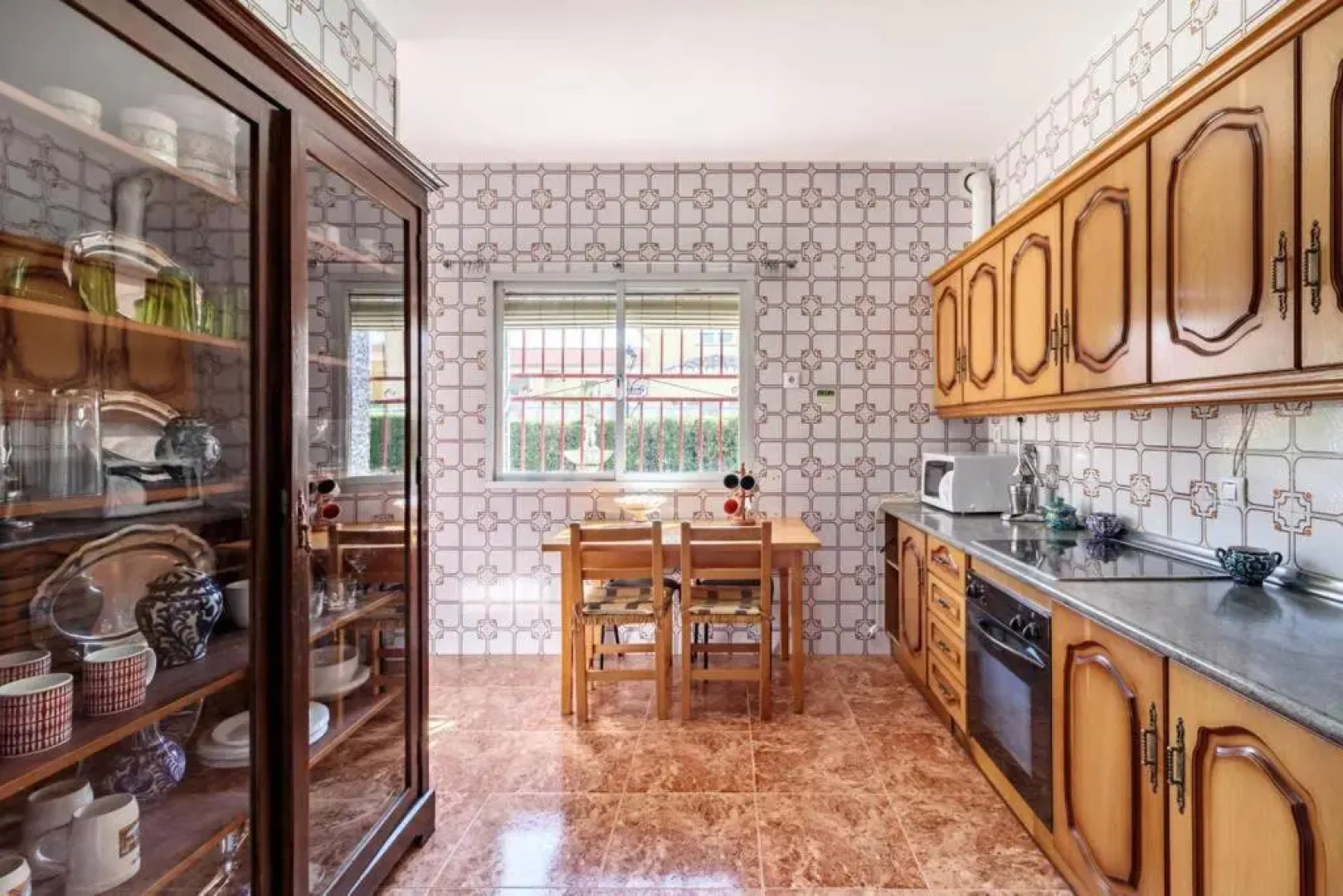 Chalet acogedor con piscina muy cerca de Granada