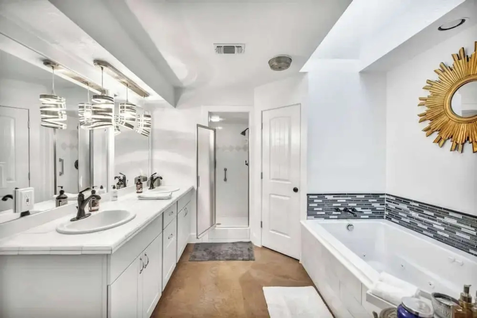 Lakefront Paradise With Firepit