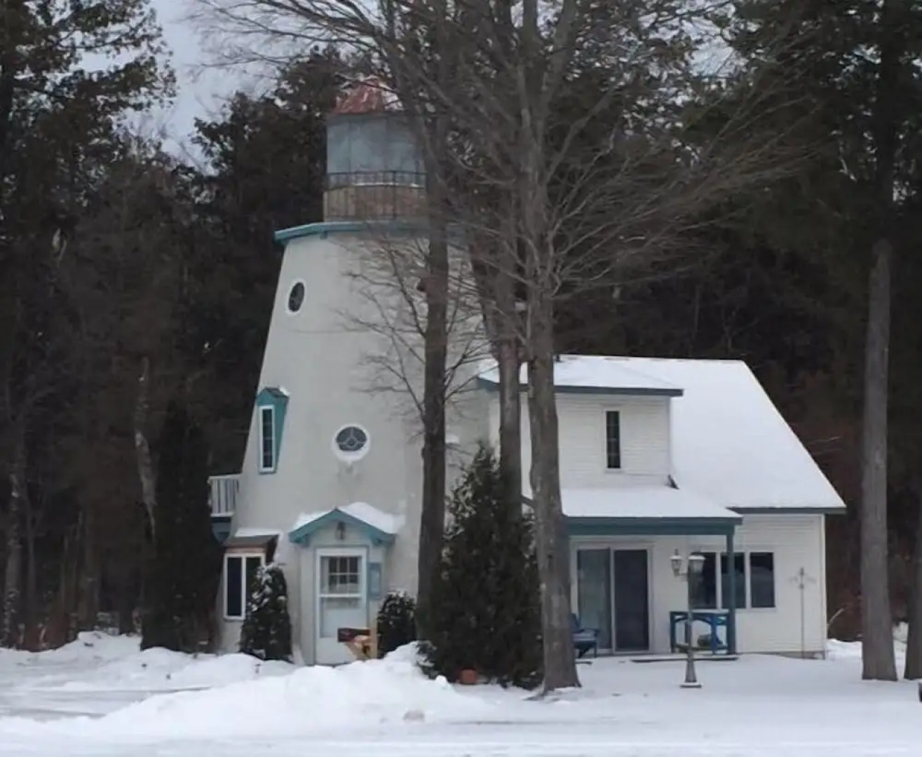 Harbor Light Inn