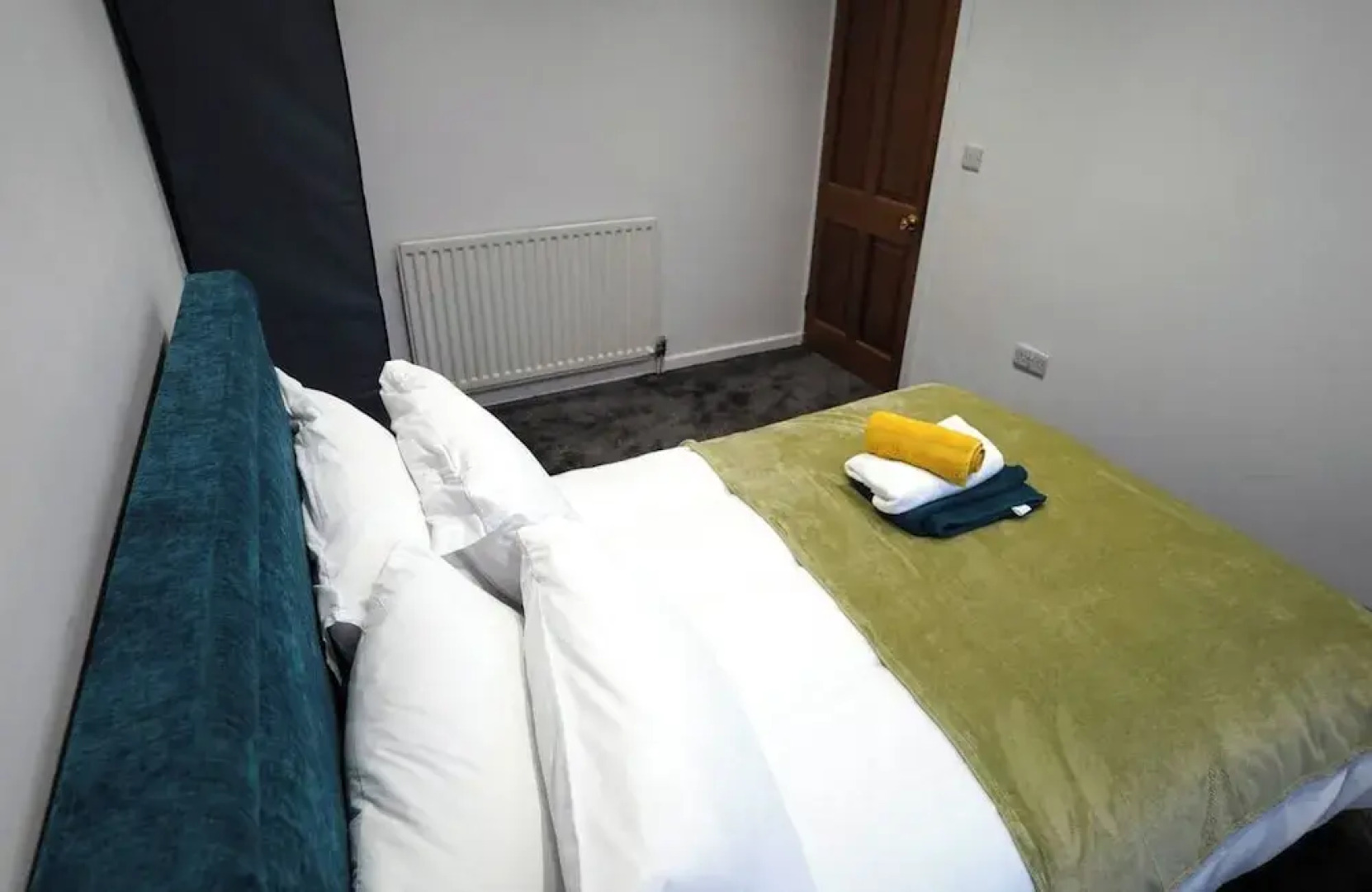 4 bed House - Private Garden - Free Parking