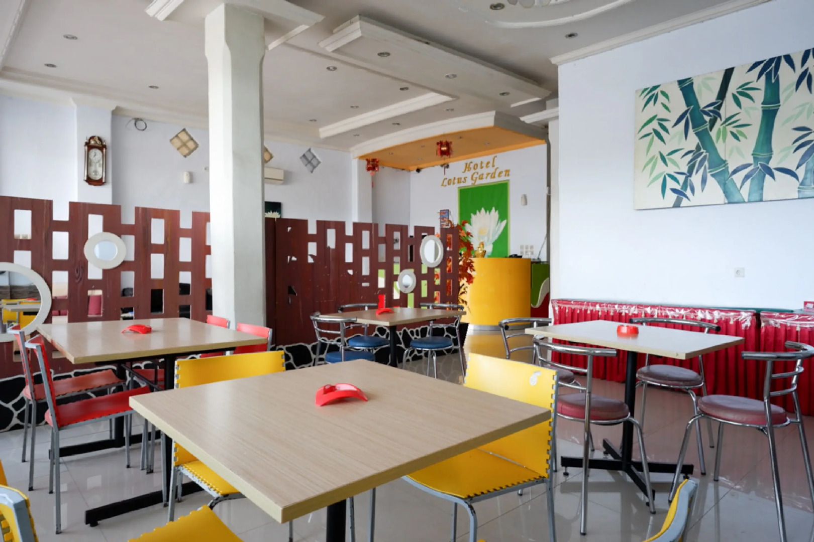 RedDoorz @ Hotel Bravo Pantai Kamali Bau Bau