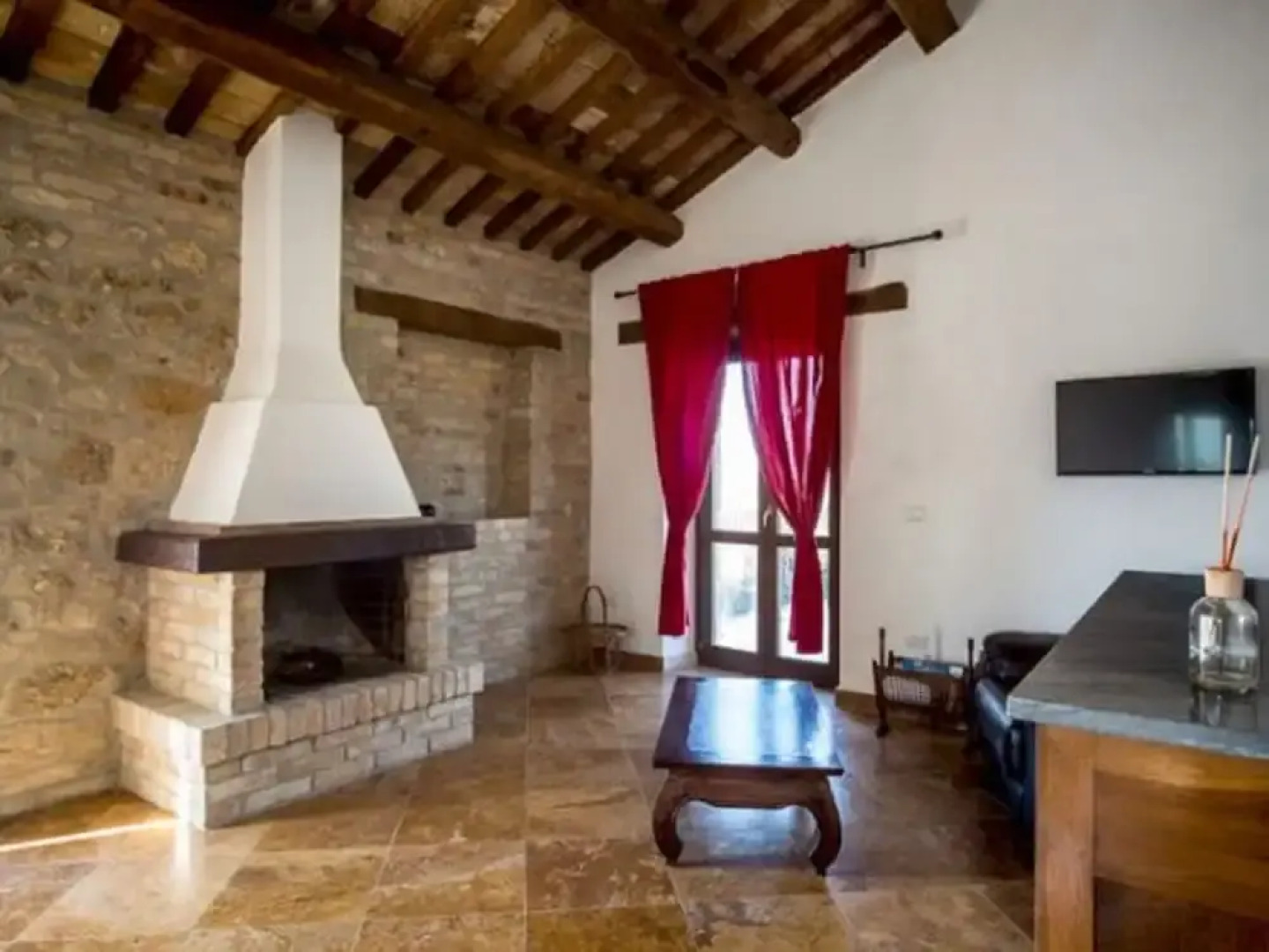 Charming Apartment in Ascoli Piceno Near Village