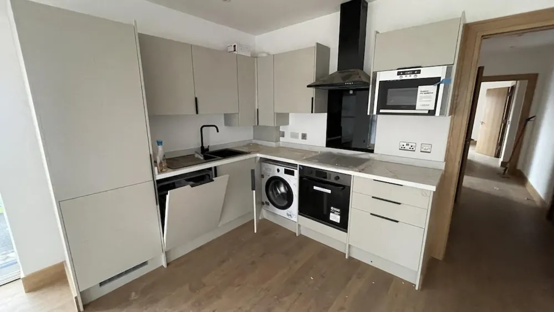 Exquisite Riverside Living in a Stunning Flat