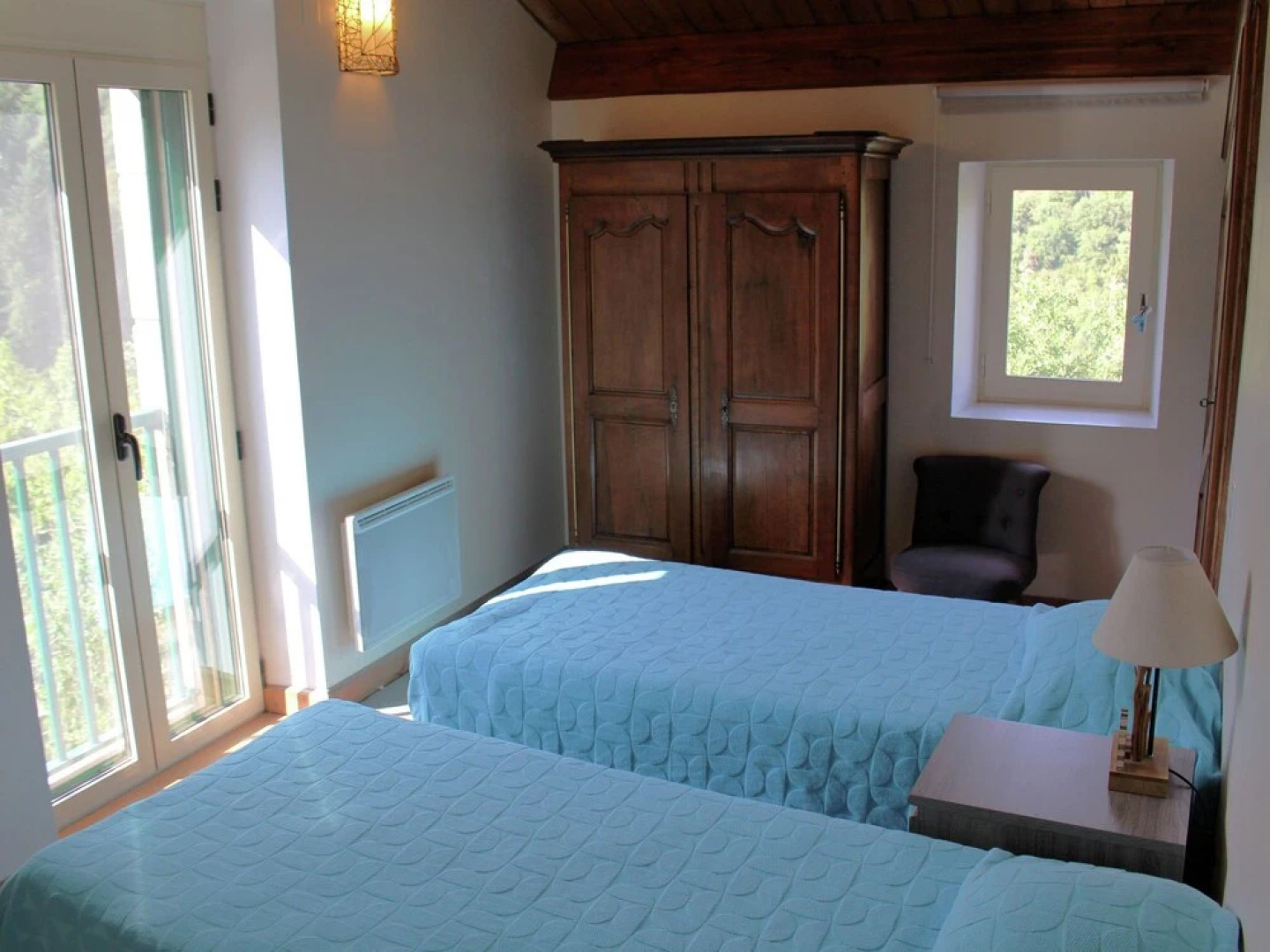 Modern Holiday Home with jacuzzi in Brousse-le-Chateau