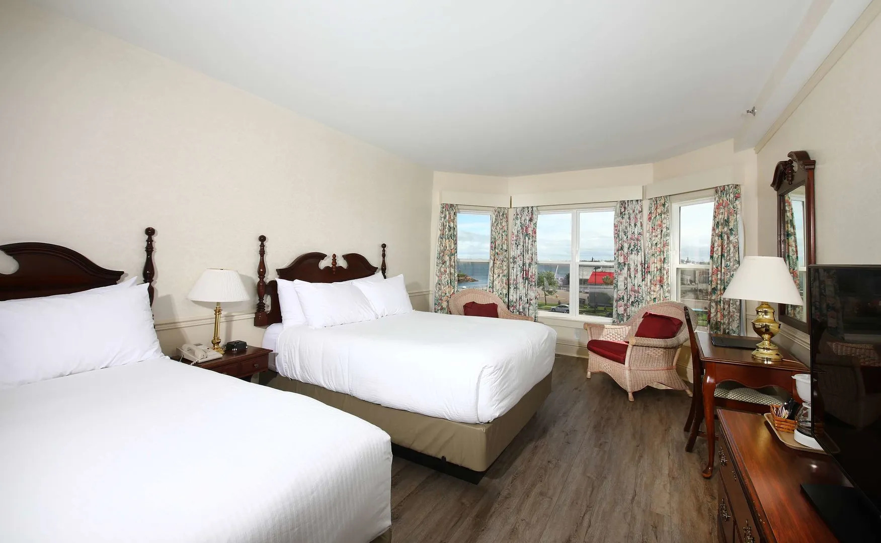 Loyalist Country Inn & Conference Centre