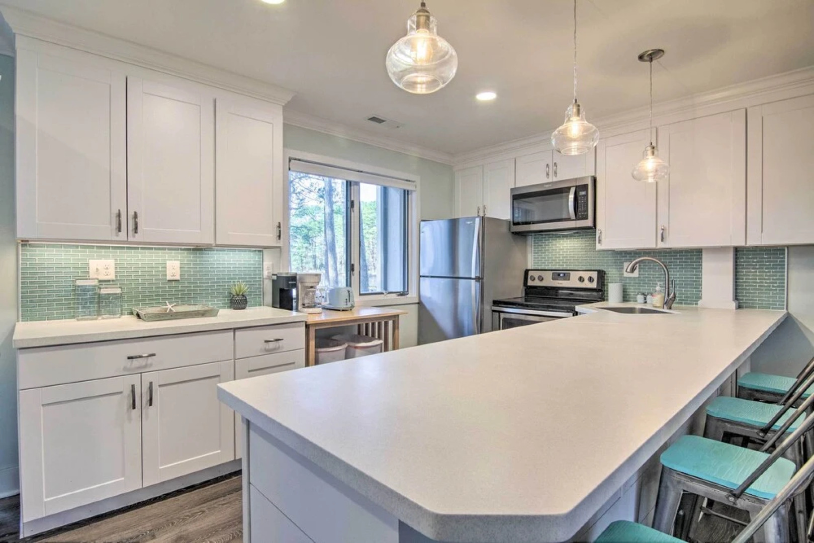 Townhome w/ Outdoor Shower < 1 Mile to Downtown