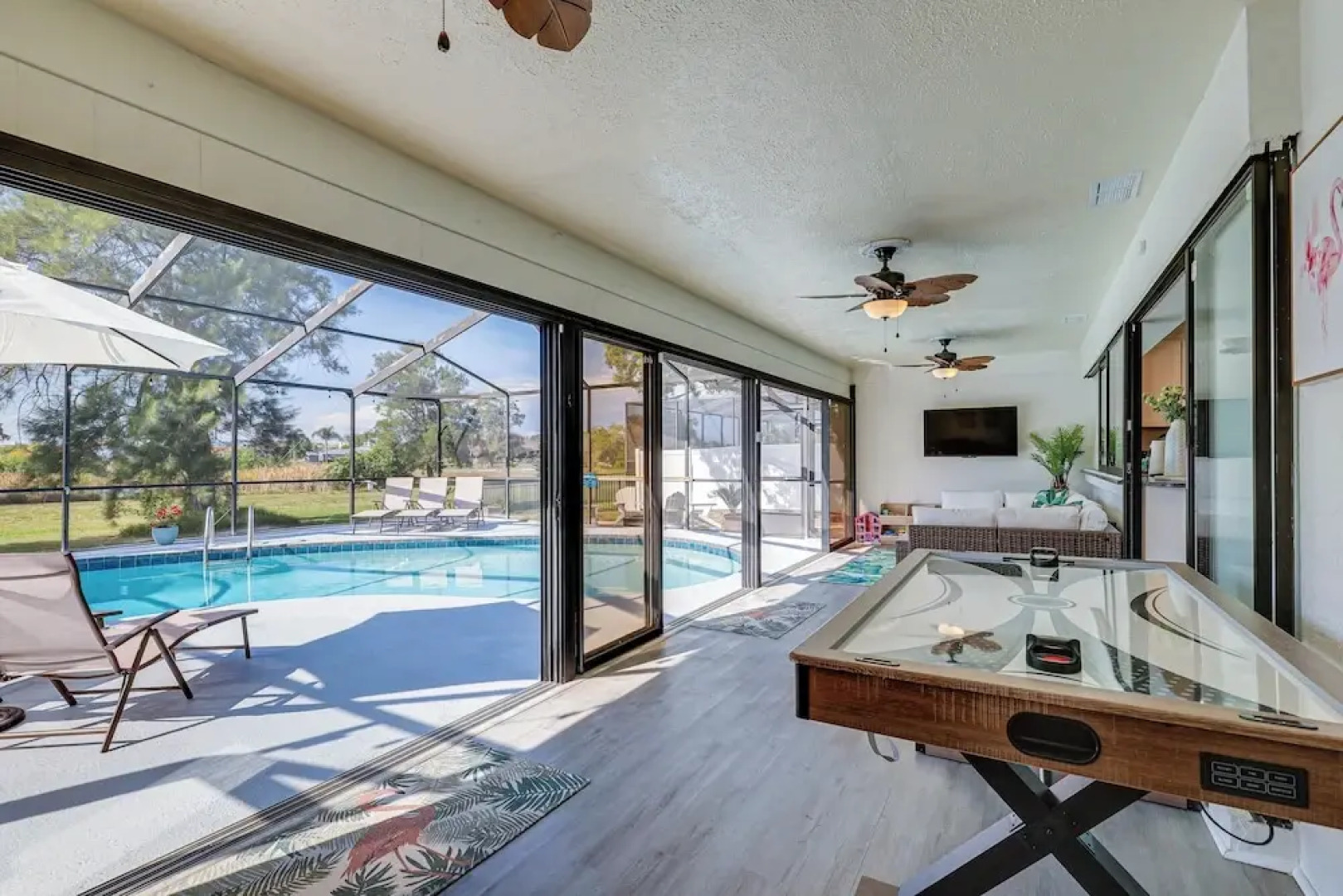 Apollo Beach Oasis: Lanai + Heated Pool!