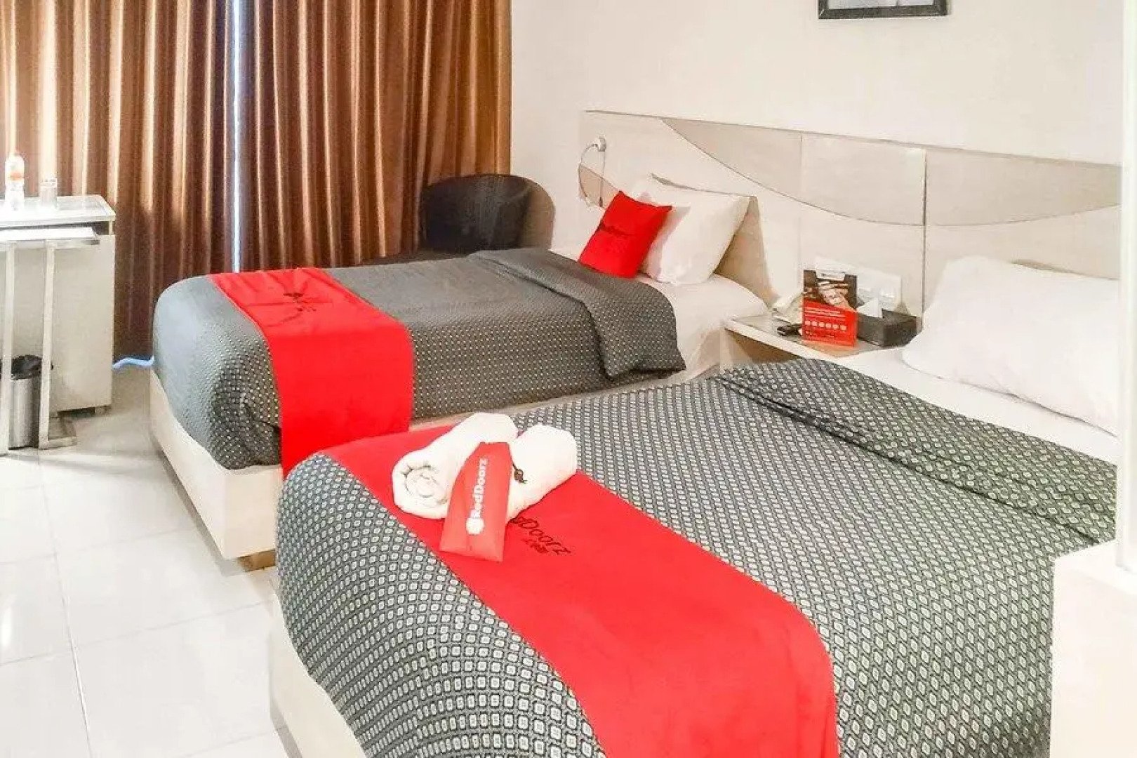 RedDoorz Premium @ Jalan Veteran Bojonegoro