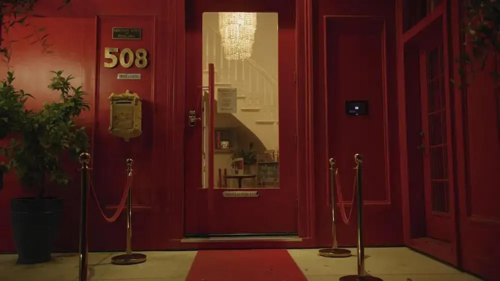 Metro Hotel and Cafe