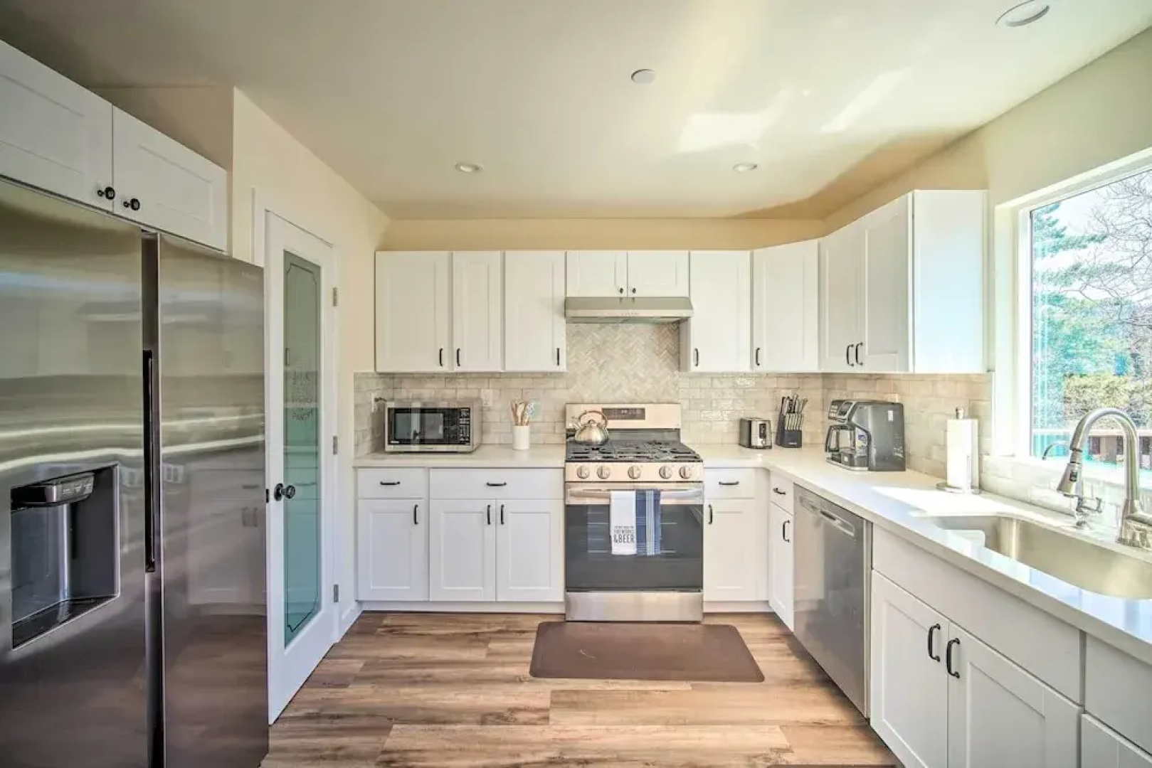 Family Home w/ Deck & View, 4 Mi to Lake Arrowhead