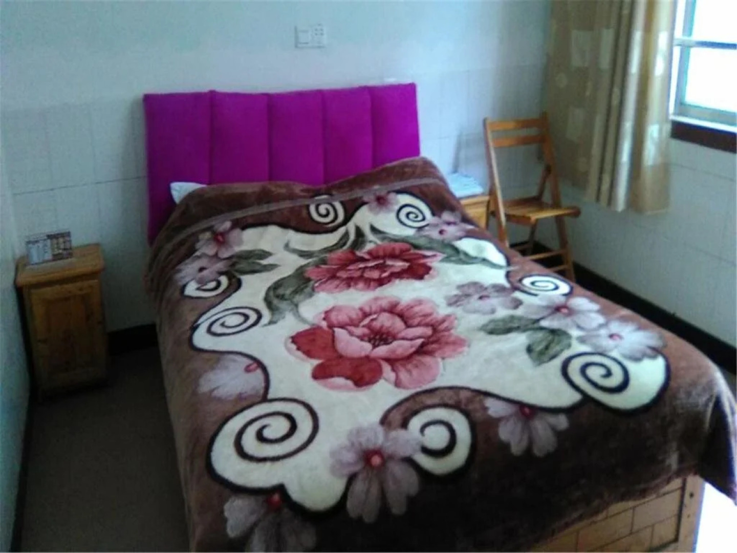 Lezhi Xinglong Hotel