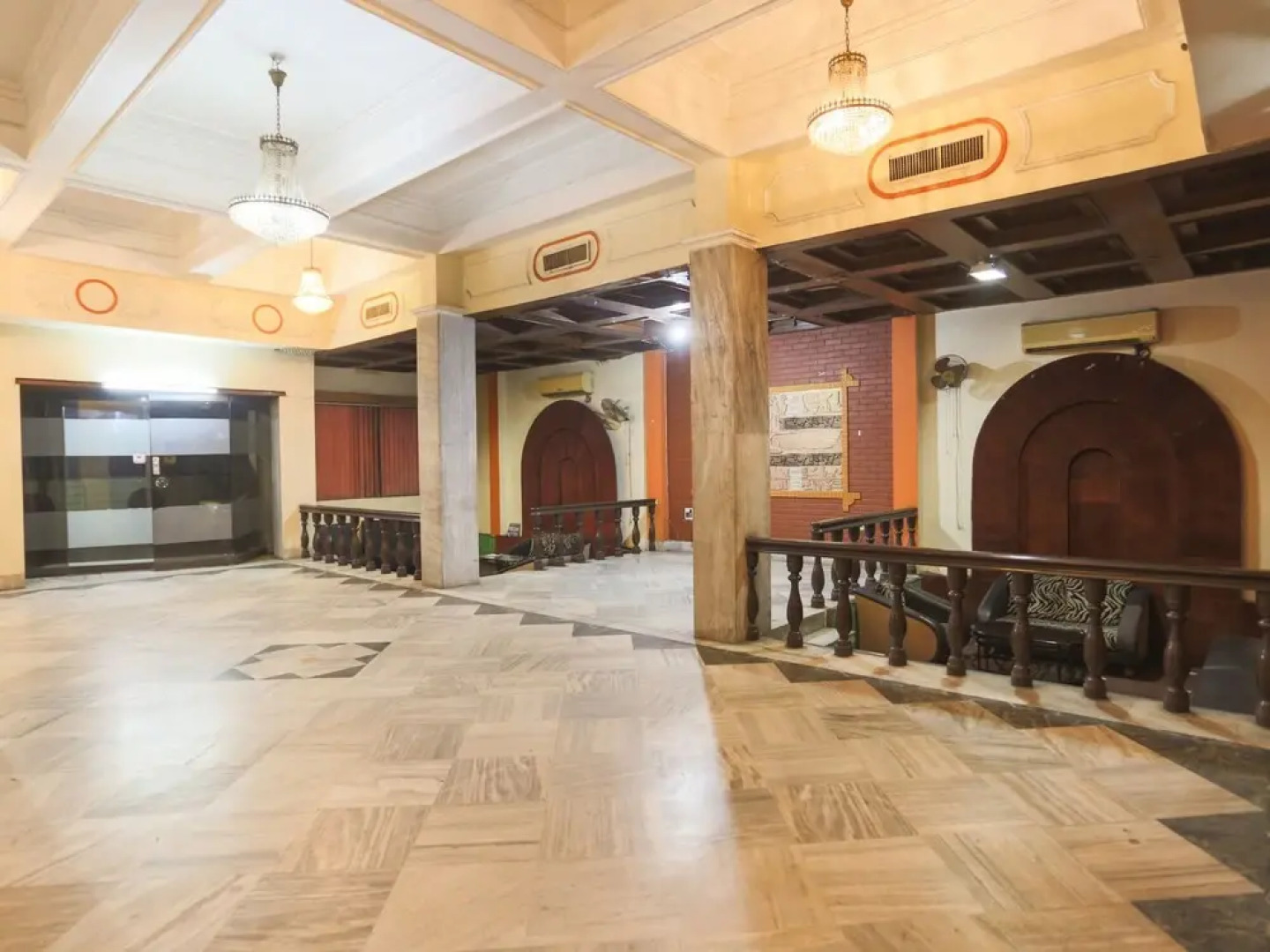 OYO 27783 Hotel Rajmahal Inn