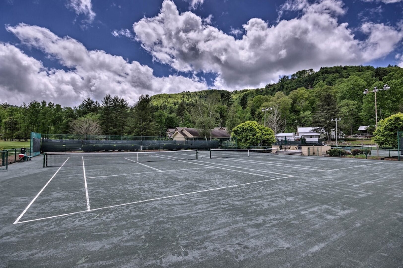 Cozy Retreat w/ Deck & Sapphire Resort Access!