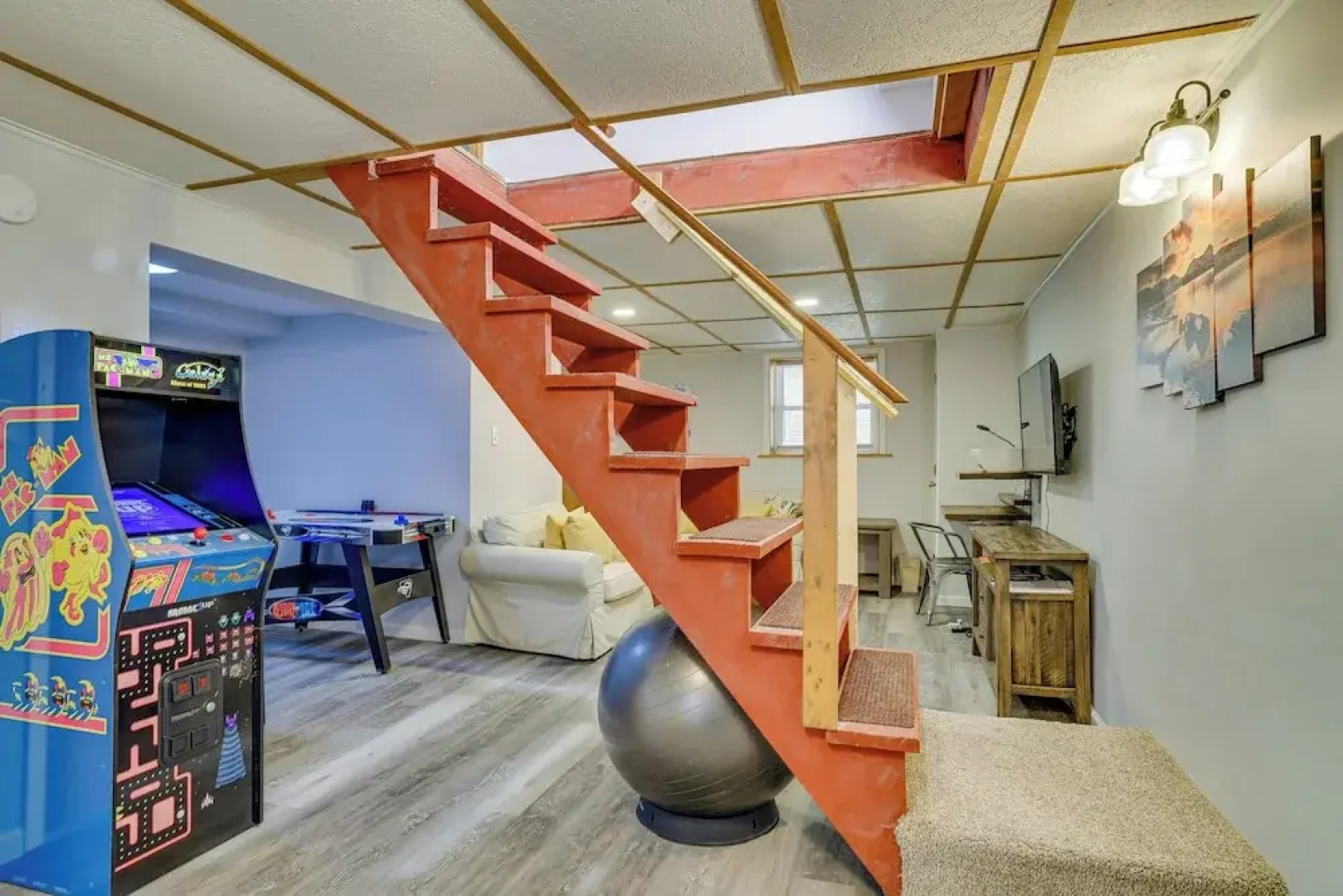 Hot Tub & Resort Amenities: Pocono Lake Retreat!