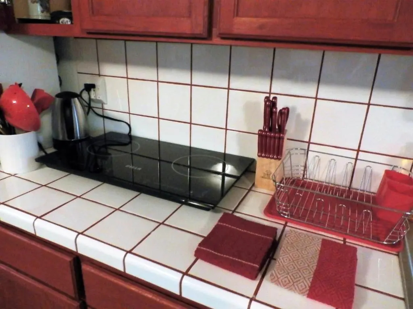 New Charming 2 Bedrooms Unit Close To Everything