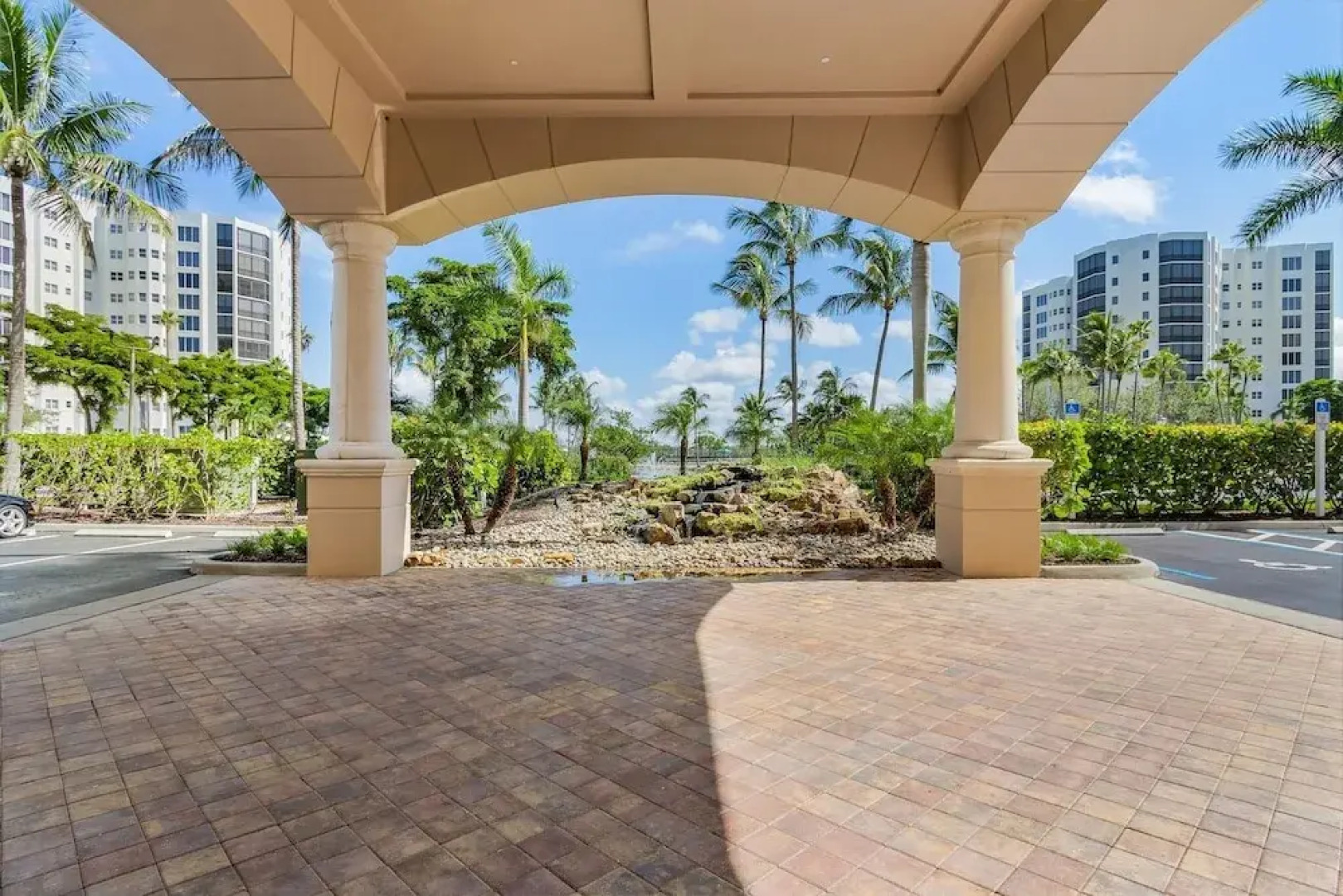 Waterside #835: Bayscape Bliss 3br/2ba Condo W/ Pool! 3 Bedroom Condo