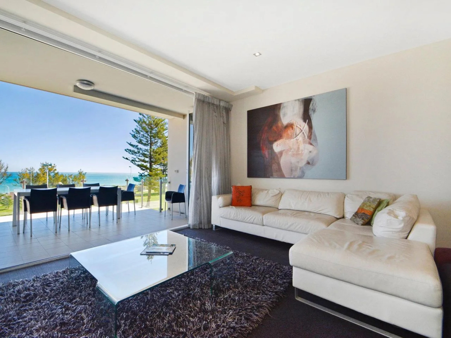 Mullaloo Beach Hotel & Apartments