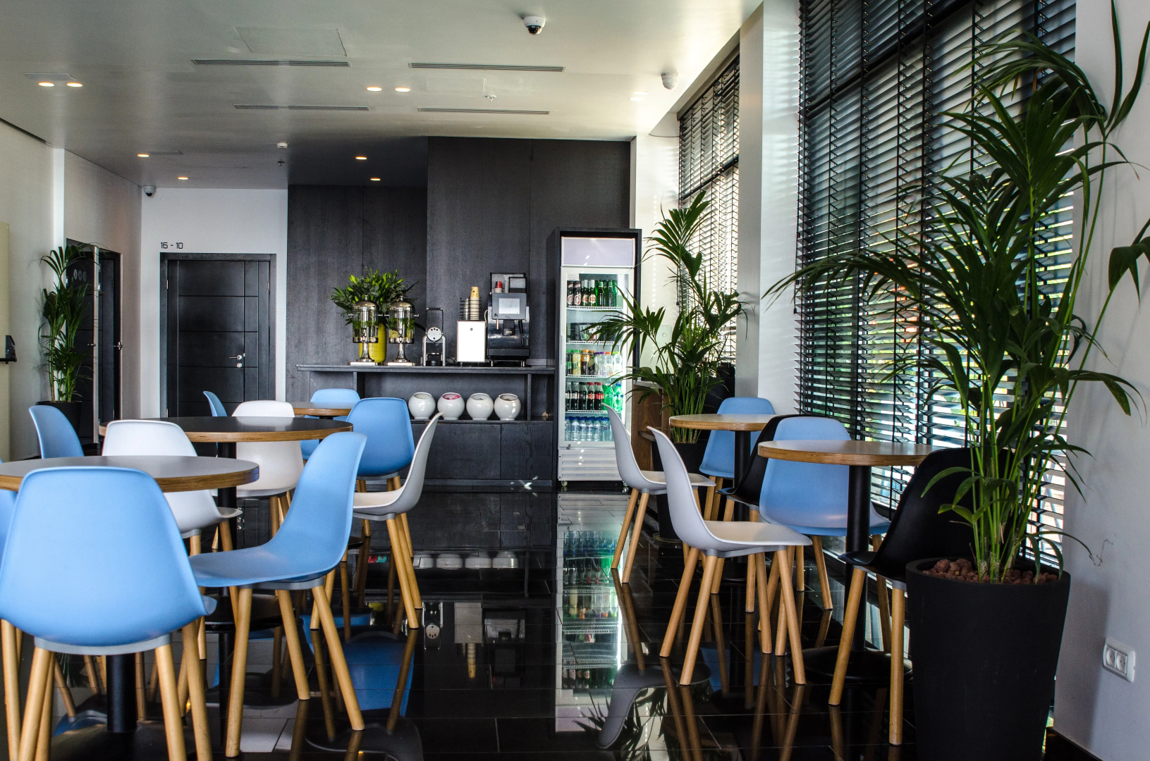 Sea Side by Zvieli Hotels