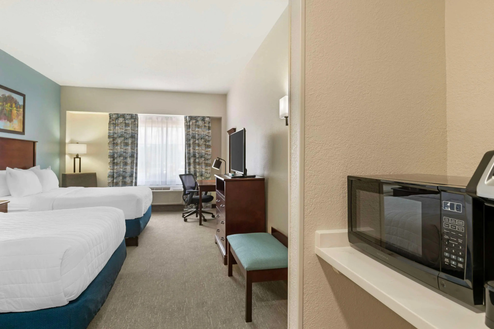 Best Western Plus Crossroads Inn & Suites
