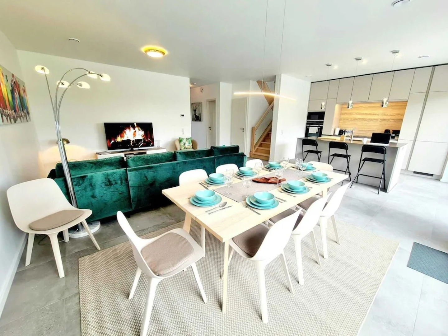 Spacious & Luxurious 5 bedrooms House