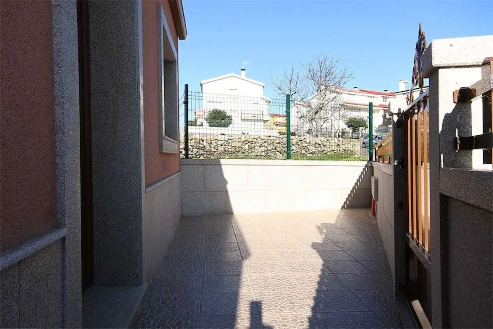 102005 -  House in Muros