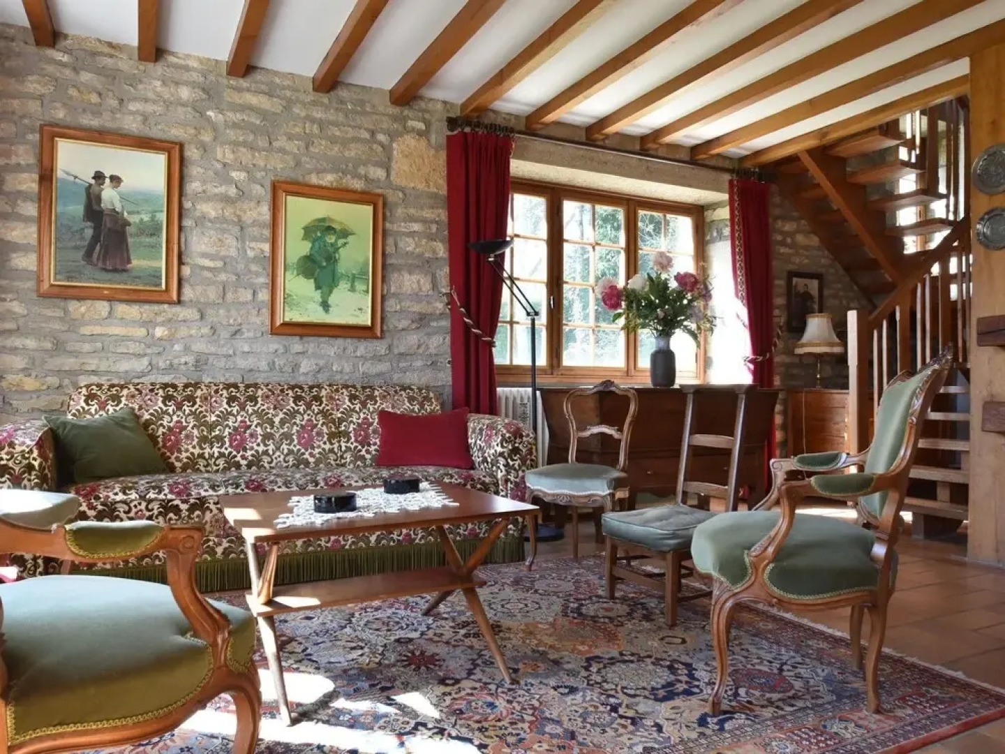 Modern Holiday Home in Vault-de-Lugny with Meadow View