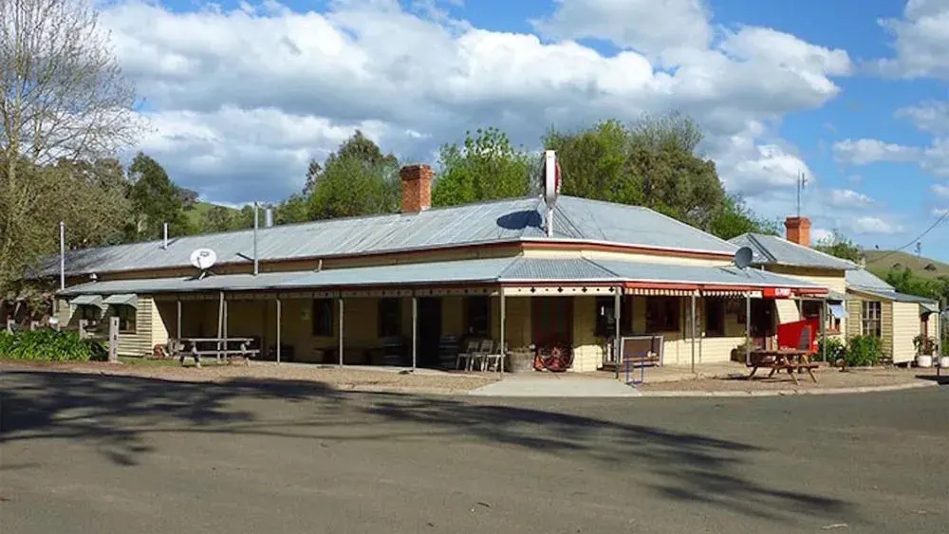 Little River Inn - Hostel