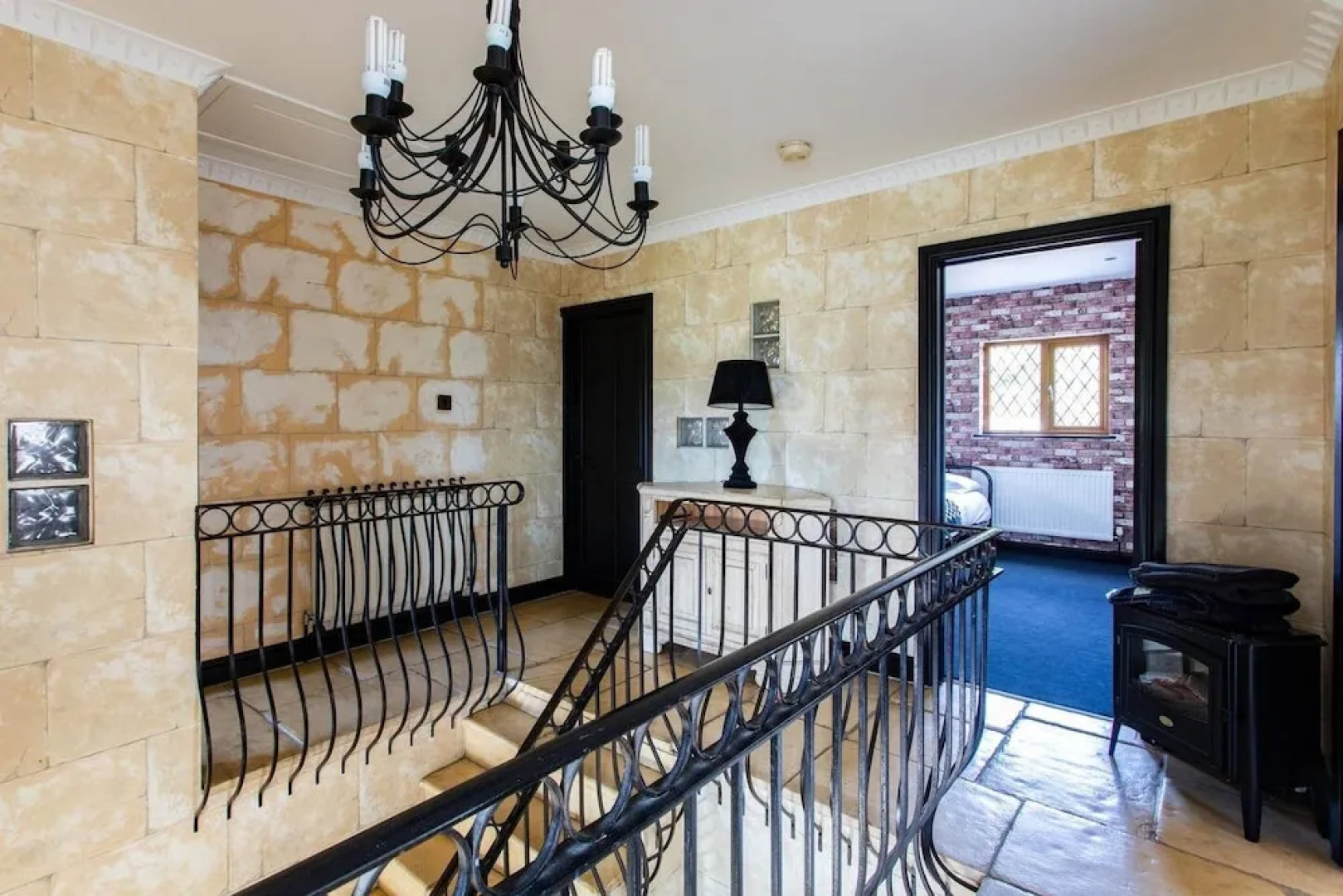 4 Bed House with Swimming pool and Sauna