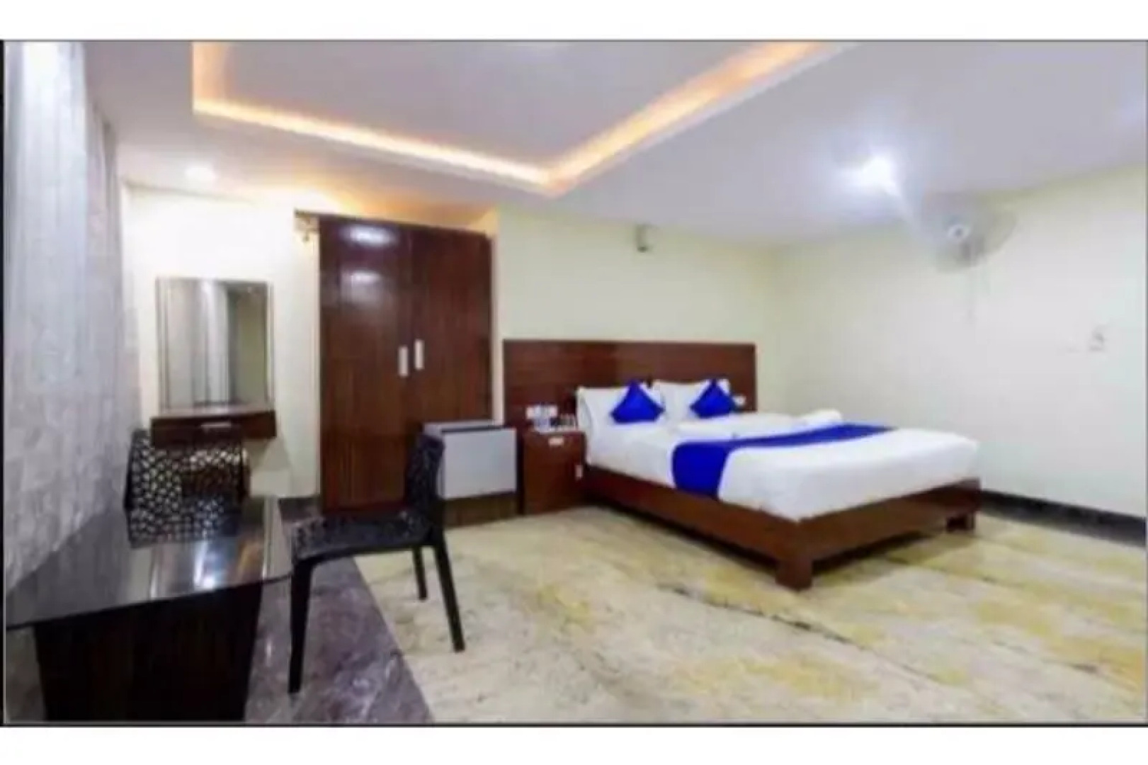 Abs International Hotel