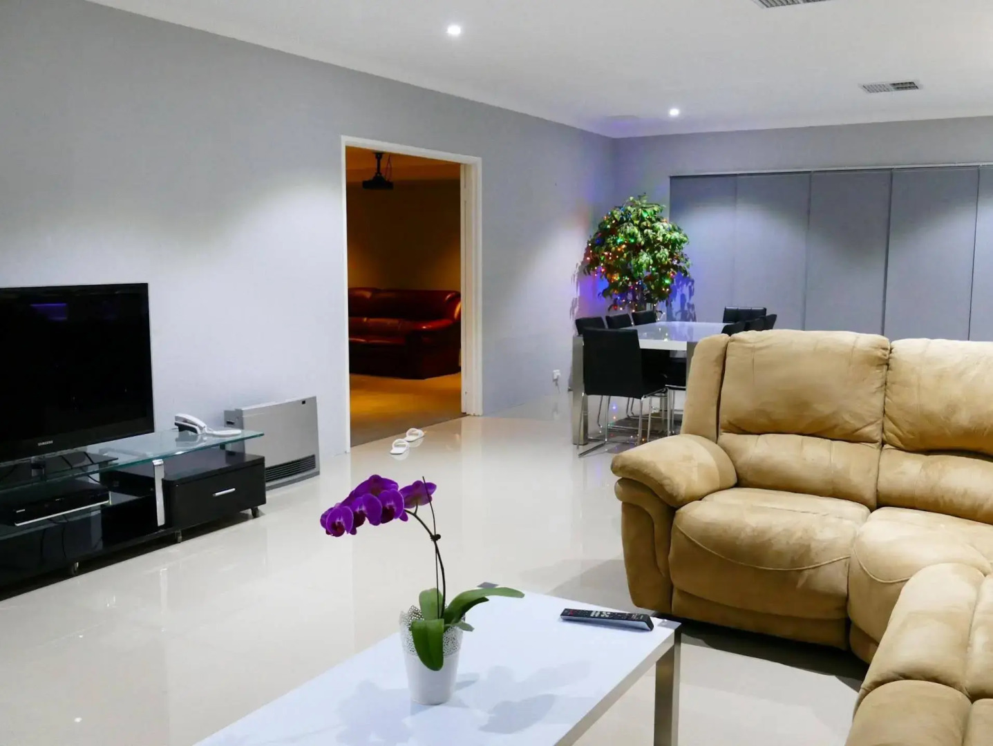 Rainbow Dream House PERTH Holiday Home