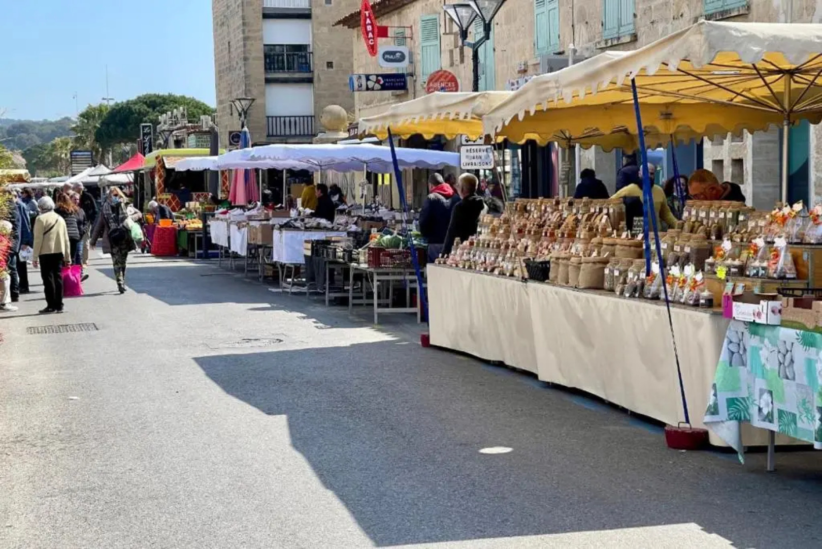 NICE STUDIO 30 m with TERRACE near the SEA