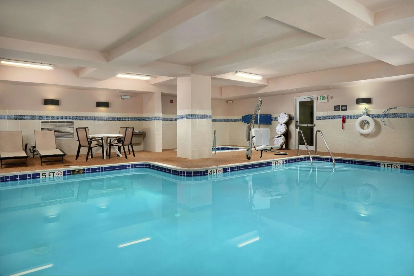 Hampton Inn & Suites Canton