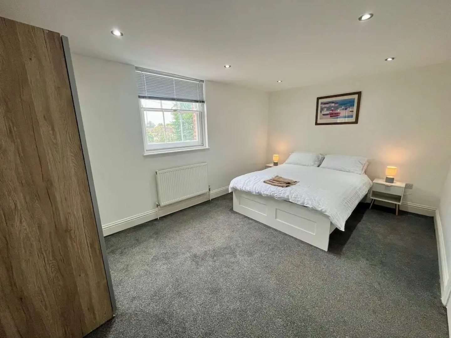 Spacious 4-bed House - Sleeps 11, Garden & Parking