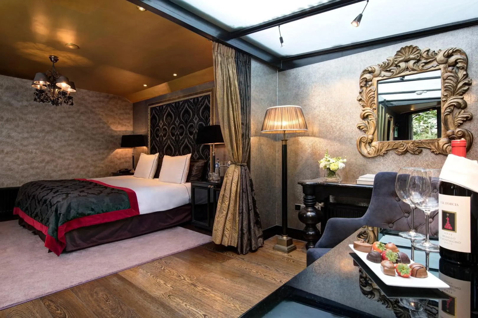 The Pavilions Amsterdam, The Toren