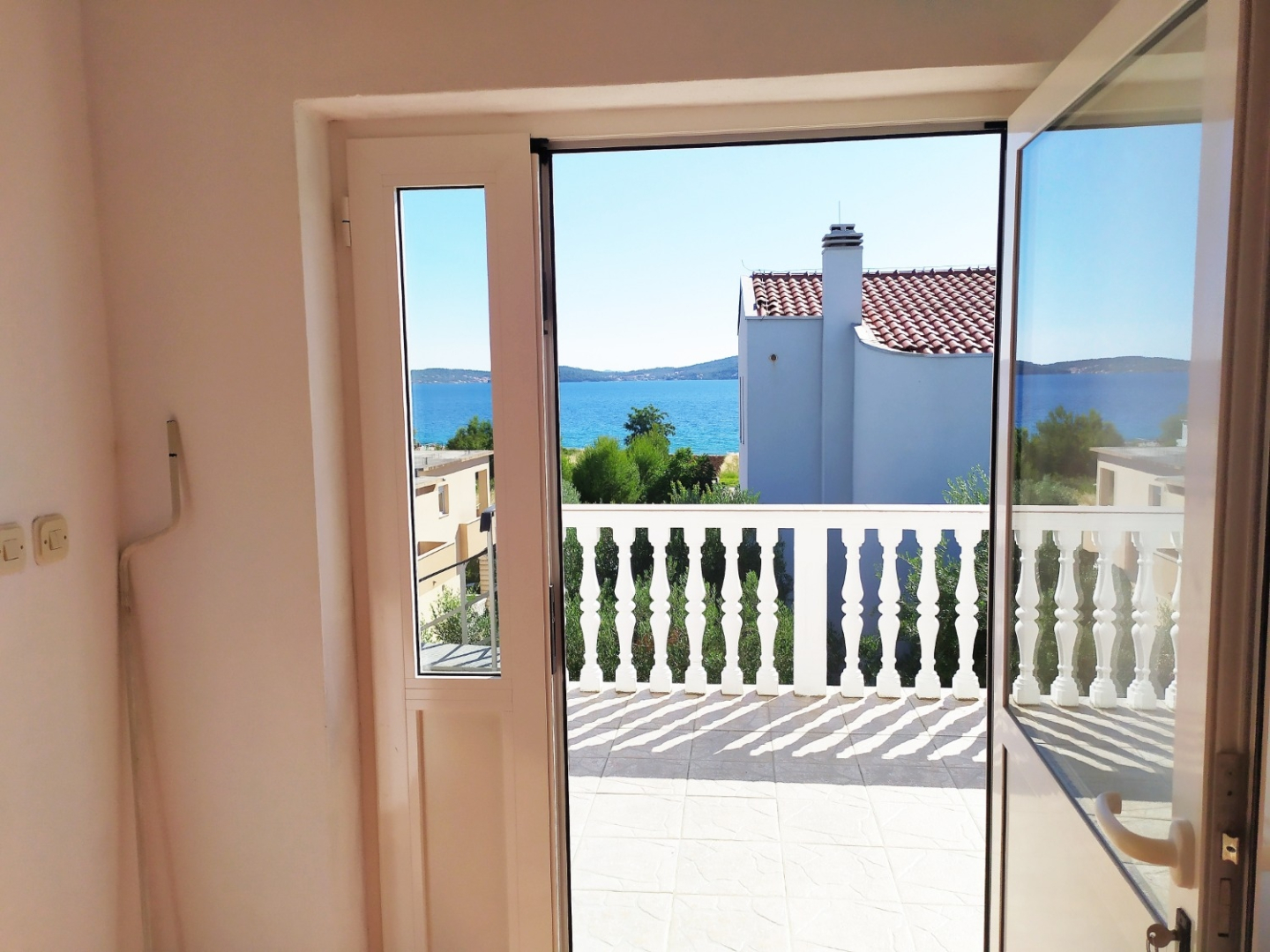 Room Aleksandra - 10 m from sea: R7 Bibinje, Zadar riviera