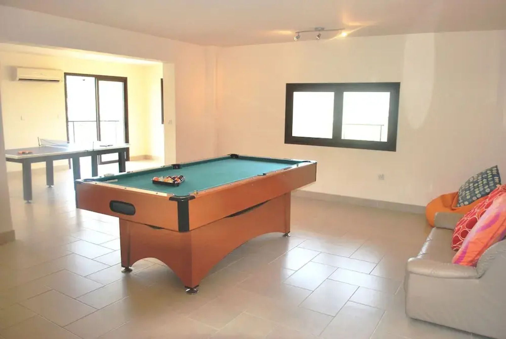 Amazing Luxury Villa, Enormous Heated Pool Jacuzzi, Gym, Games Room In Paphos,