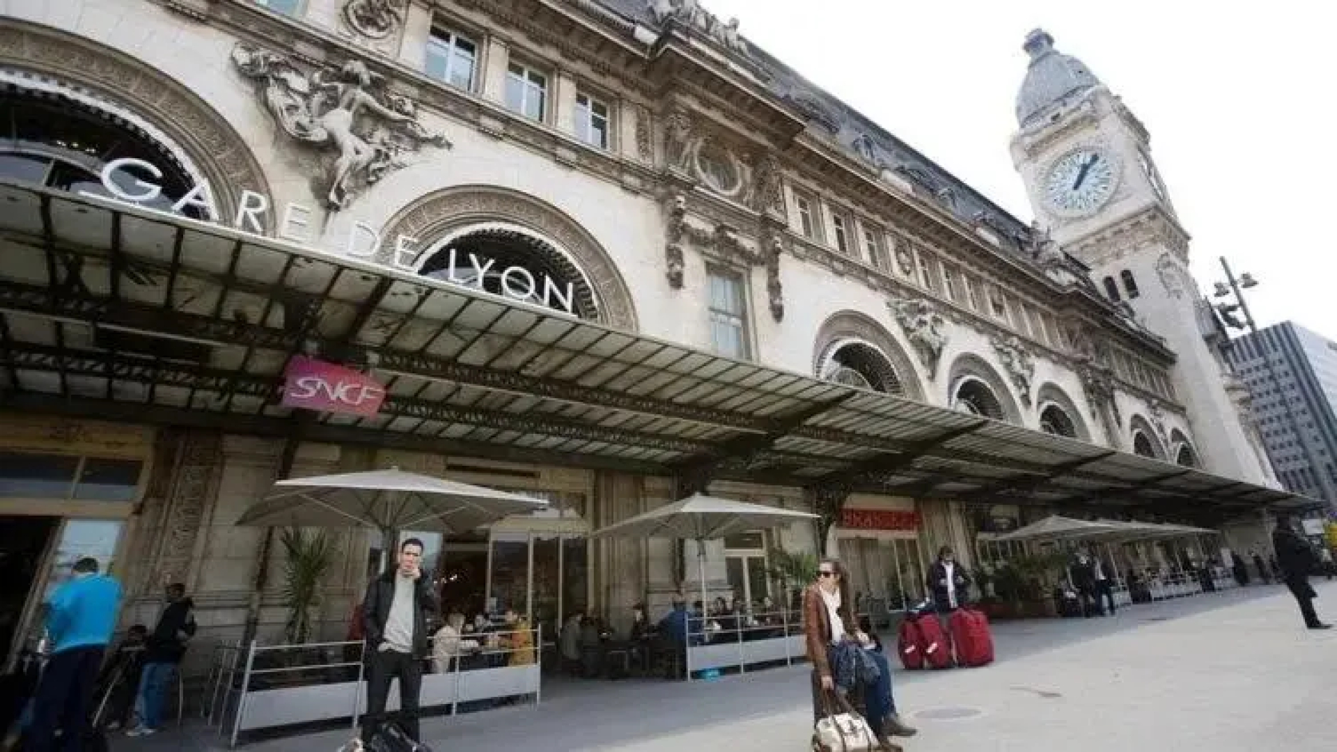 Suite Athéna - Melun gare RER - Balcon et parking