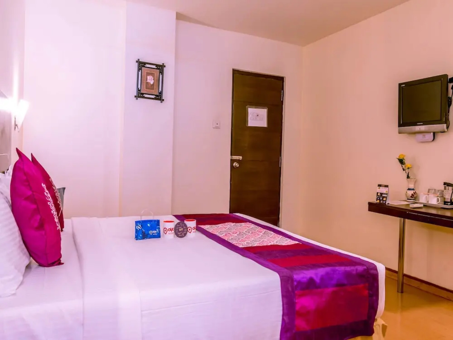 OYO 2653 The Orange Hotel