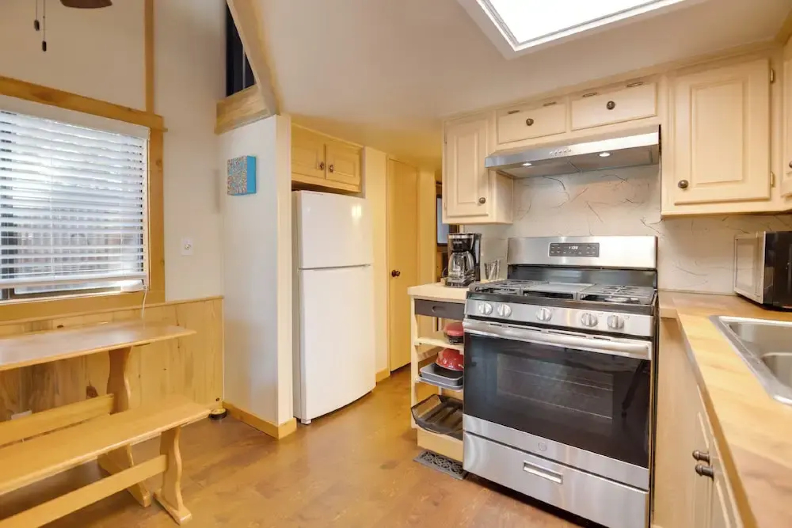 Near Lake Almanor & Golf: Cozy Cabin!