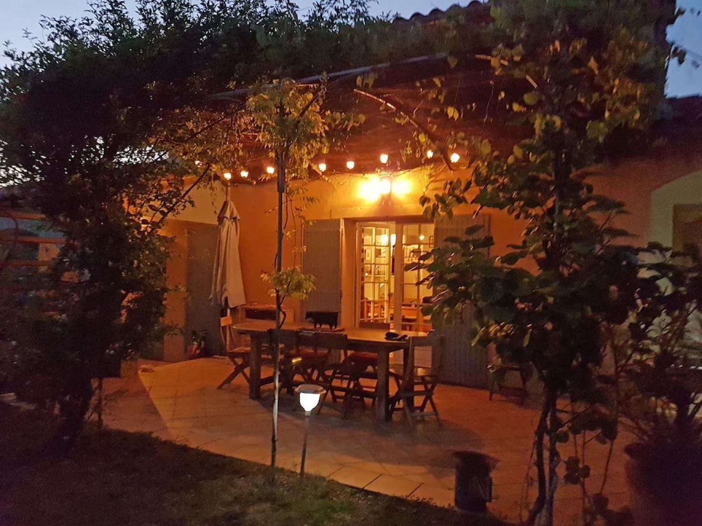 Detached Villa Situated Between the Vineyards and Views of the Mont Ventoux