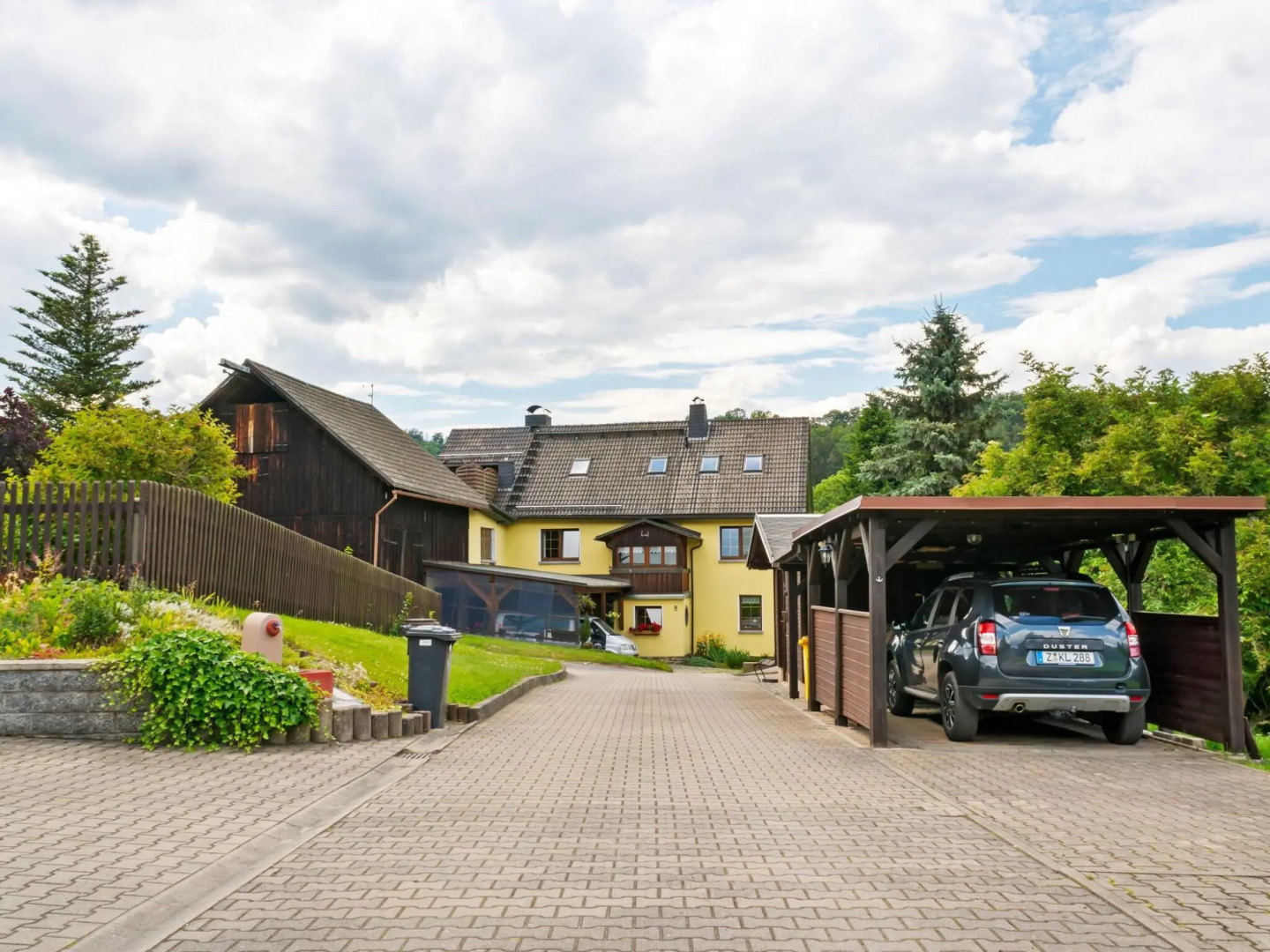 Garden View Apartment in Erzgebirge near Forest