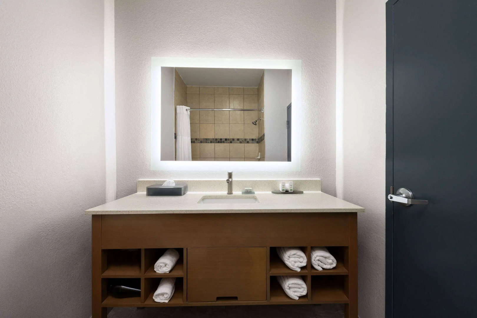 La Quinta Inn & Suites by Wyndham Ft. Worth - Forest Hill TX