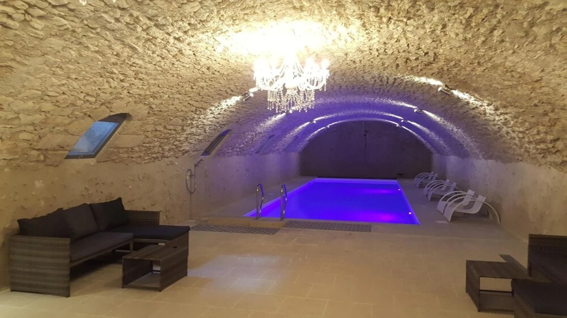 Mansion With 5 Bedrooms in Vernou-sur-brenne, With Pool Access, Enclos
