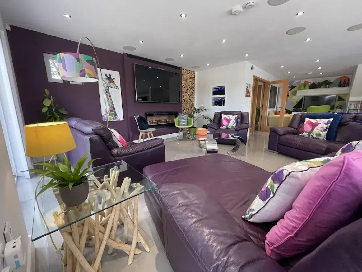 5 Bed House-sleeps 14-hot Tub-bar-garden-parking