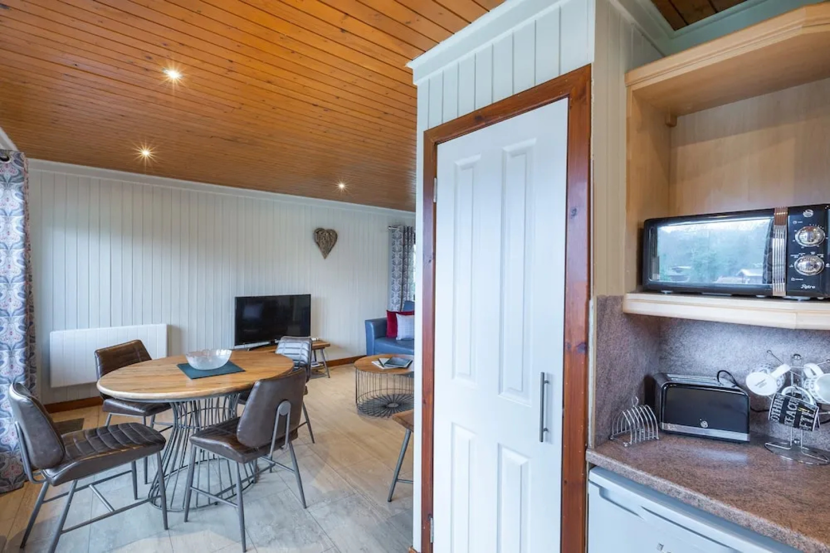 Birch 14 With Hot Tub, Newton Stewart