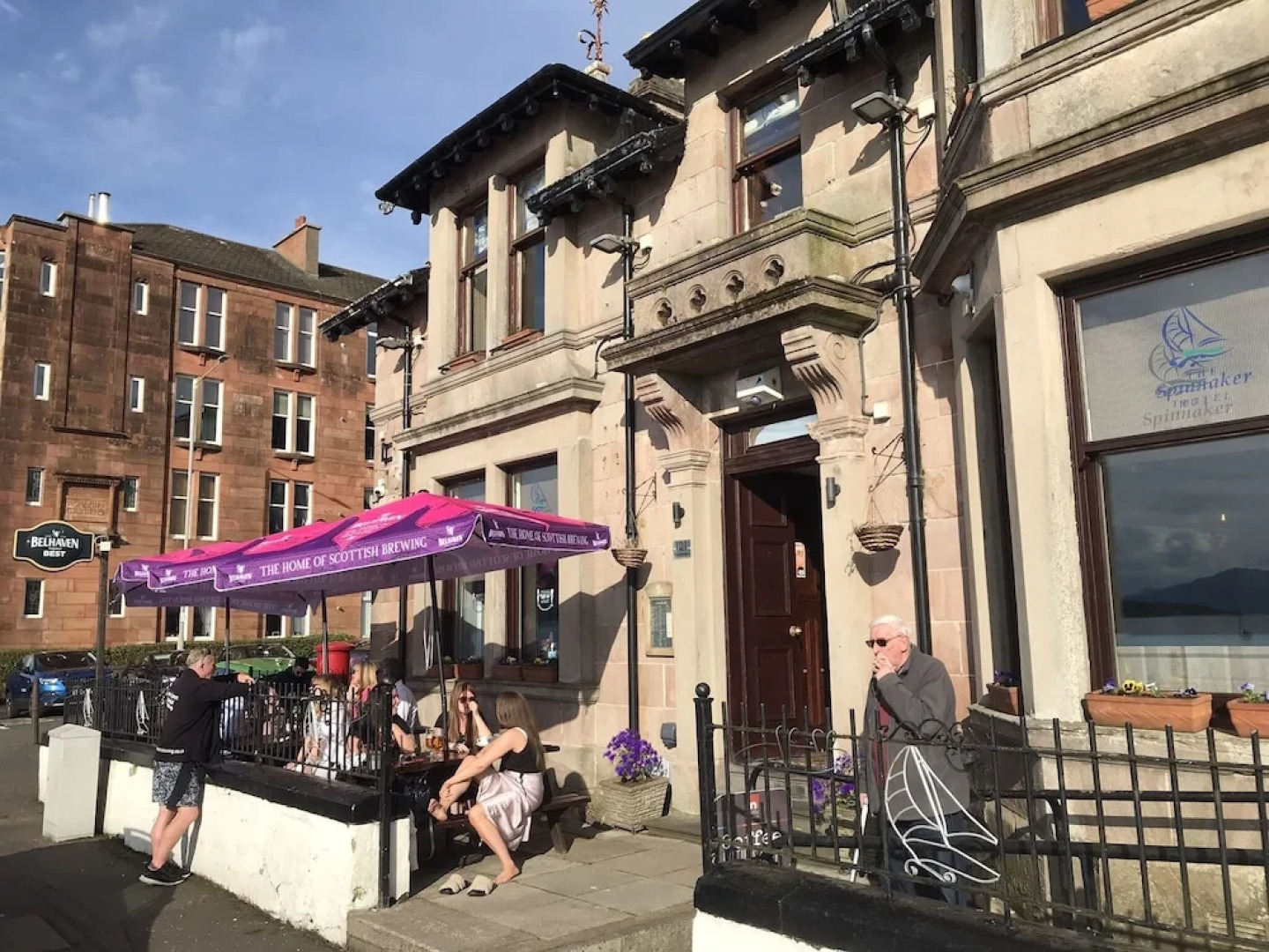 3-bed Apartment - Sleeps 6 - Parking, Wifi, Pets