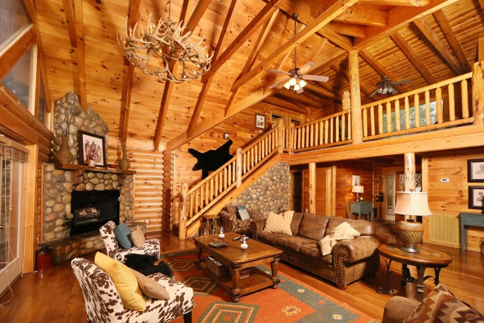 Black Bear Hideaway - Five Bedroom Cabin