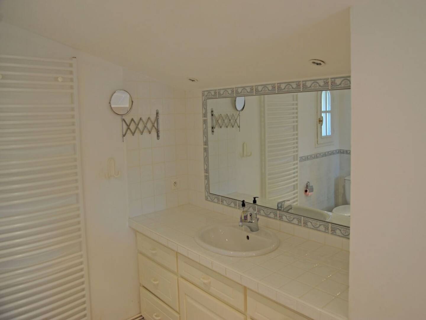 Child-friendly Holiday Home in Esparron-de-verdon