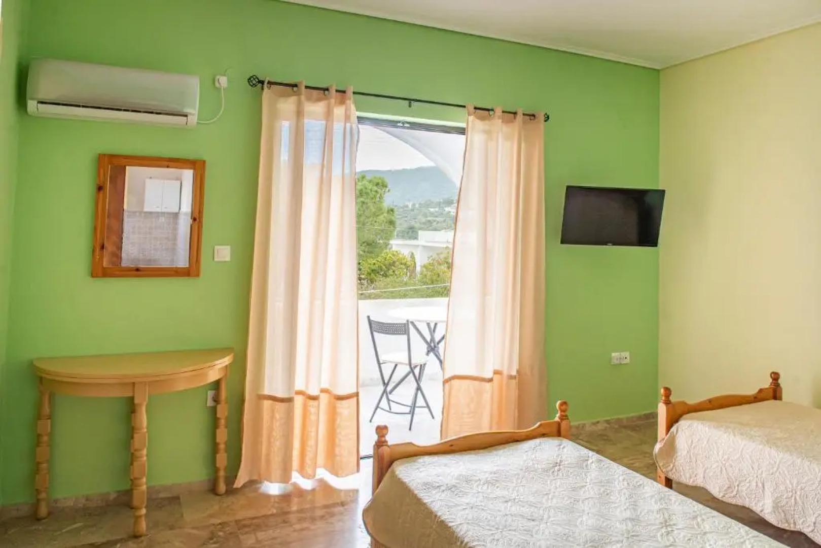 ARISTOTELIS Apartments