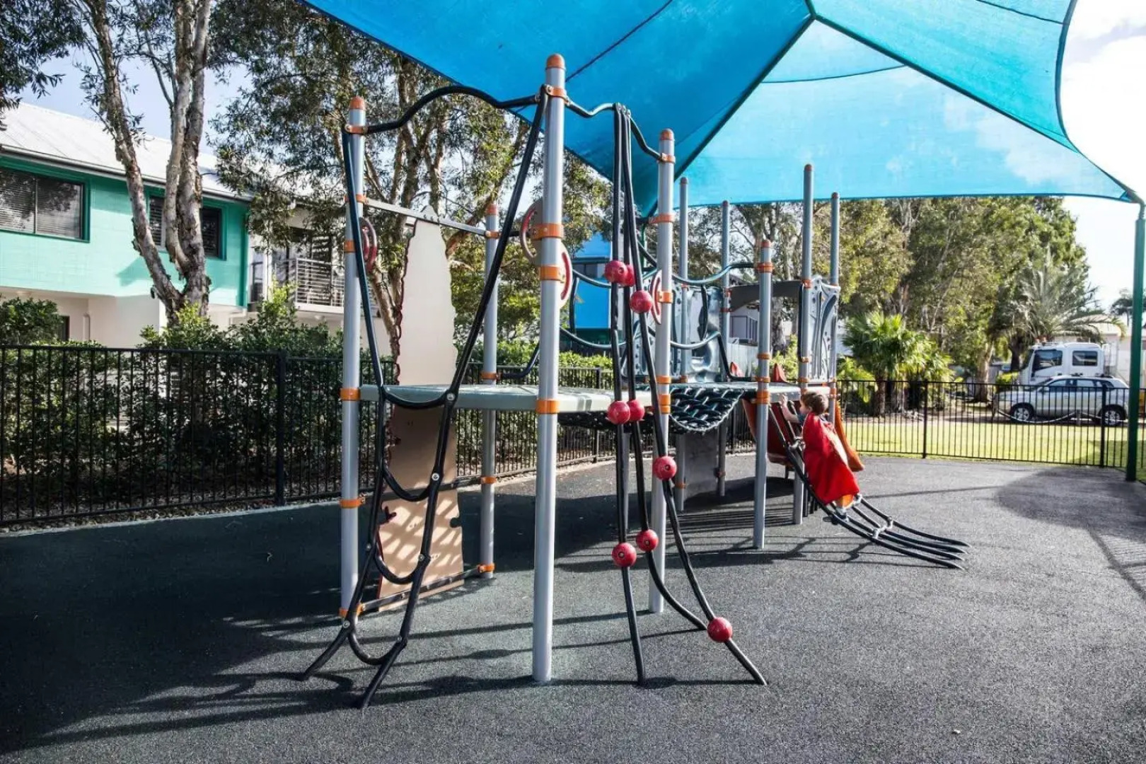 Tropical Getaway in 2 Bedroom Unit in 4 star Resort